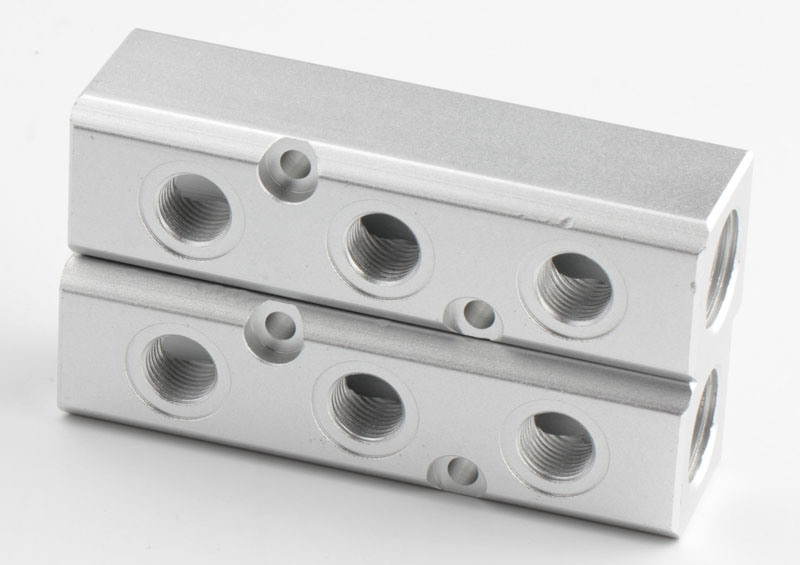 Xhnotion Three-Station Aluminum Pneumatic Manifold with 1/2'' BSPP Inlet, 1/4''bspp Outlet